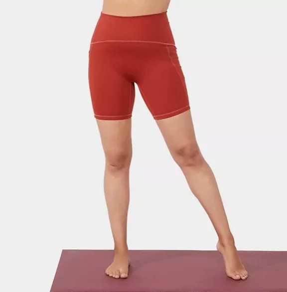טייץ קצר אדום Presence מנדוקה MANDUKA